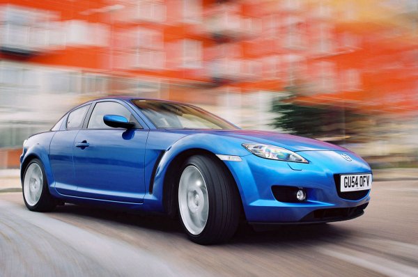 В края на 60-те и началото на 70-те години на миналия век много компании гледаха да произвеждат автомобили с роторни двигатели. Имаха обаче проблеми с дизайна. Въпреки това Mazda се придържа към концепцията от края на 60-те години нататък.

Години след като всички останали се бяха отказали от мощността на Wankel, Mazda RX-8 пристигна. Изглеждаше превъзходно и се управляваше брилянтно, но тази слабост на върха на ротора никога не беше изчезнала. Двигателите често губеха компресия доста преди да са изминали 100 000.